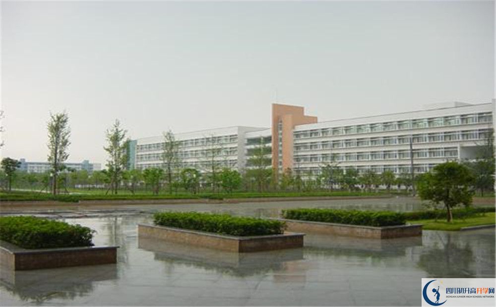 考西南交通大學(xué)附屬中學(xué)的分?jǐn)?shù)線是多少？