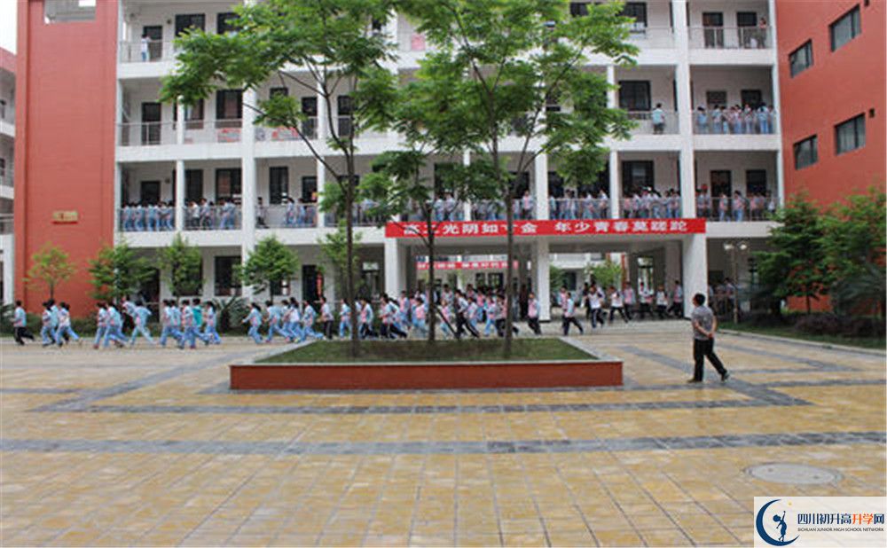 金堂中學(xué)的學(xué)費一期是多少？
