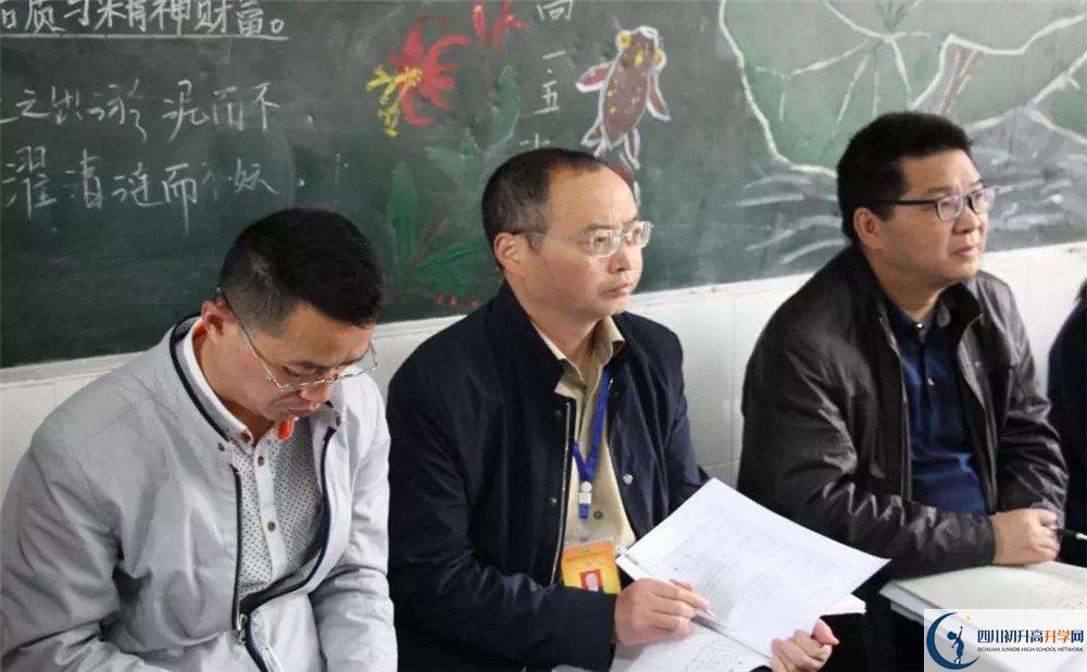 考大邑縣實(shí)驗(yàn)中學(xué)的分?jǐn)?shù)線是多少？