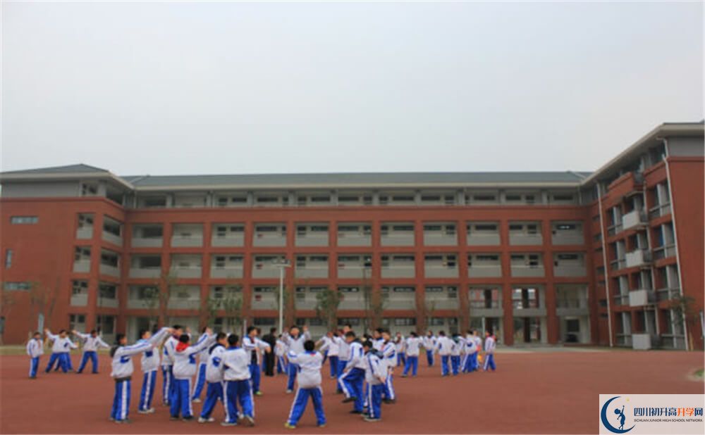 成都七中萬(wàn)達(dá)學(xué)校的分?jǐn)?shù)線大概是多少分？