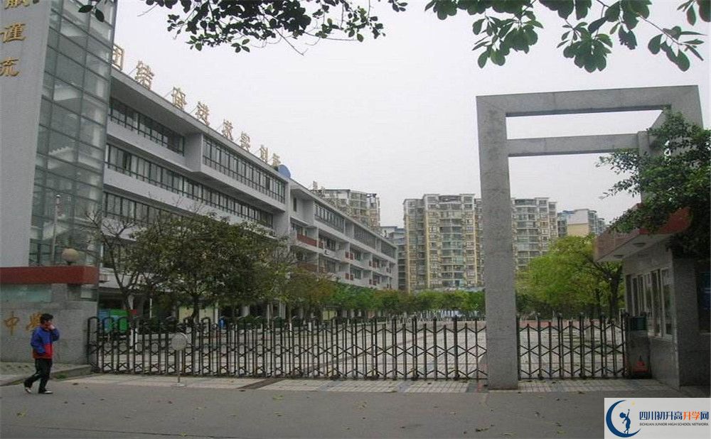 成都玉林中學(xué)高中歷年來的分?jǐn)?shù)線是多少？