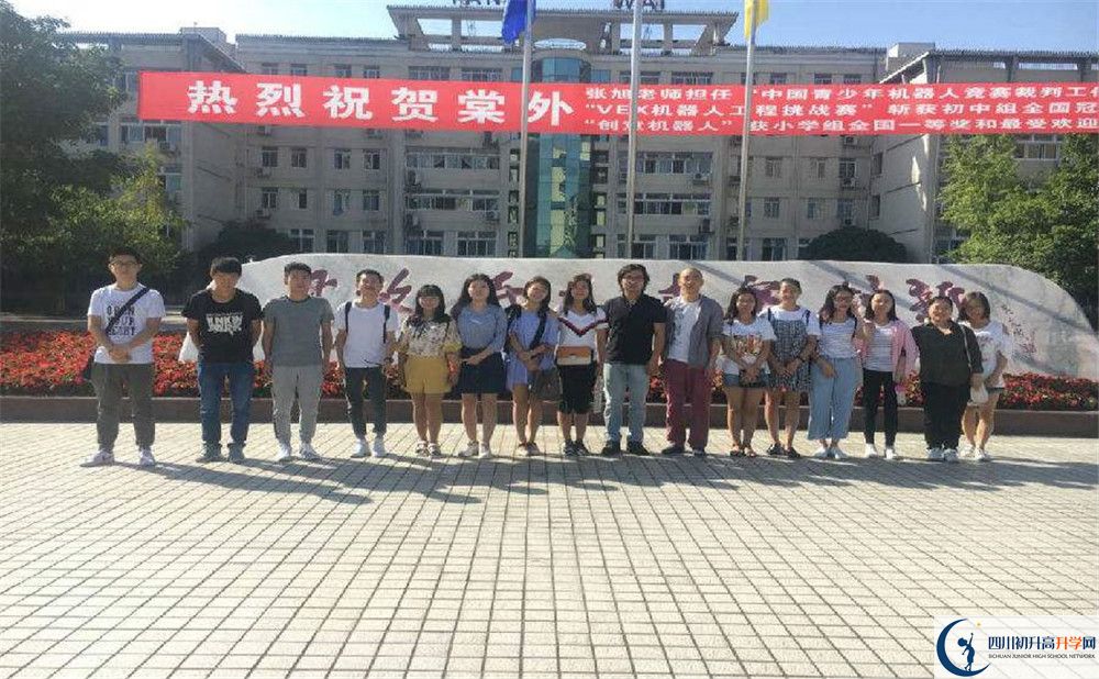 近幾年成都棠湖外國語學(xué)校高中錄取的分?jǐn)?shù)線是多少？