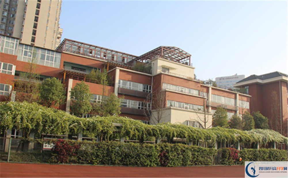 成都七中八一學(xué)校住宿條件怎么樣？