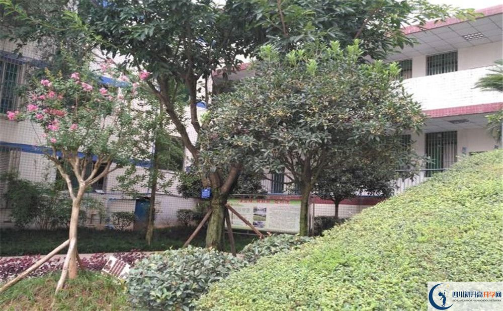 仁壽華達(dá)高中高一分班嗎？					