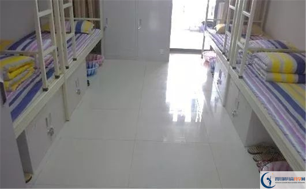 成都市第十七中學初升高向外地招生嗎？