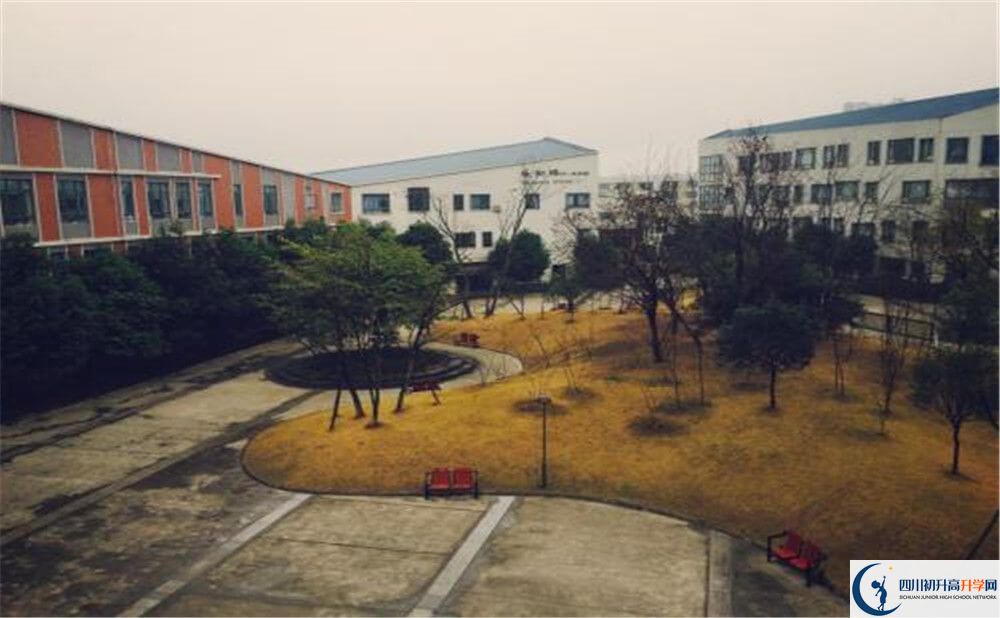 成都實(shí)驗(yàn)外國(guó)語(yǔ)學(xué)校（西區(qū)）高一多久放一次假？