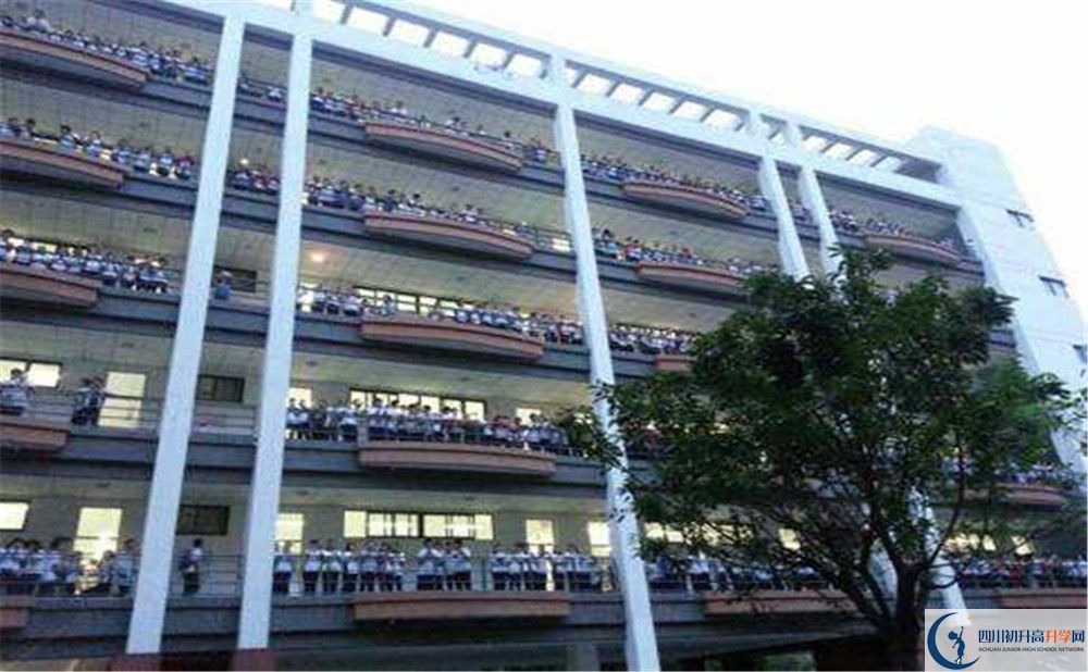 成都樹德中學住宿費用是多少錢？