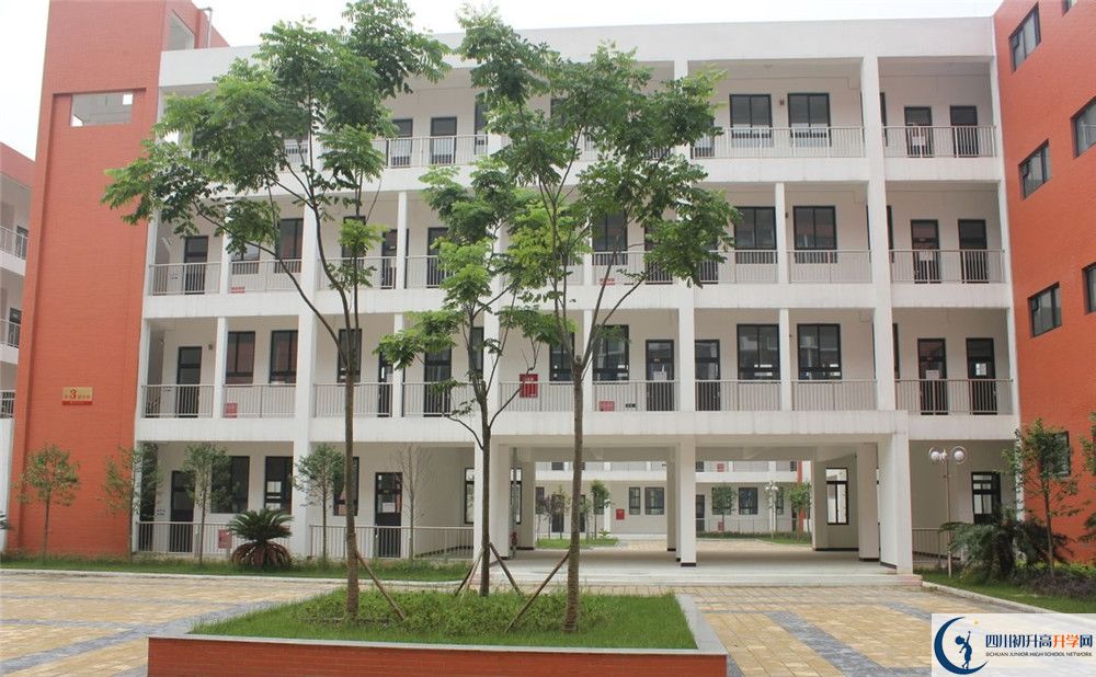 金堂中學(xué)住宿費(fèi)用是多少？