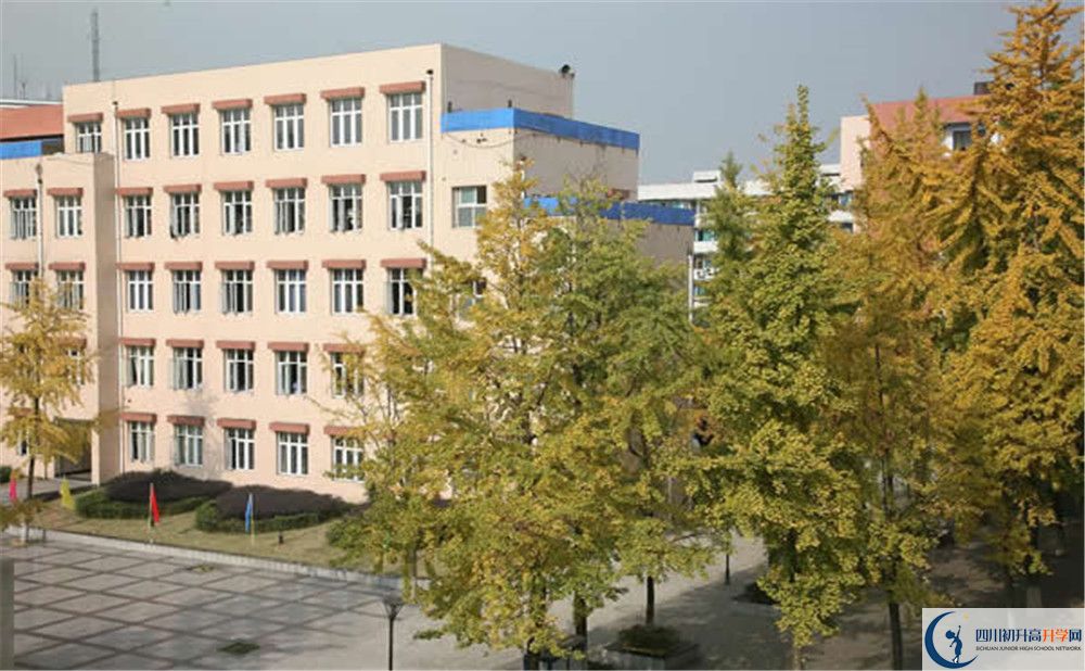 成都西藏中學(xué)的高中住宿怎么樣？