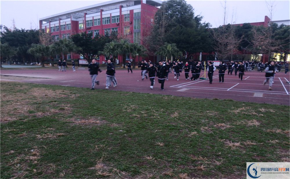 成都南開(kāi)為明學(xué)校高中住宿怎么樣？