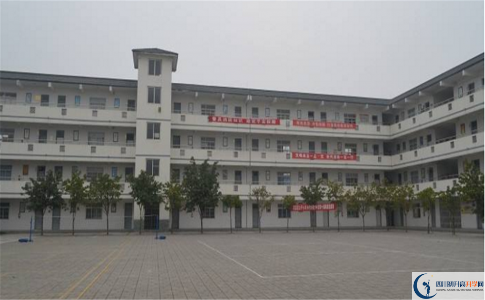 成都市太平中學(xué)的高中住宿怎么樣？