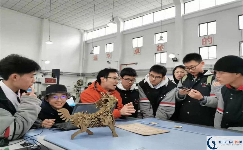 成都新津?yàn)槊鲗W(xué)校2020年外地生學(xué)費(fèi)是多少？