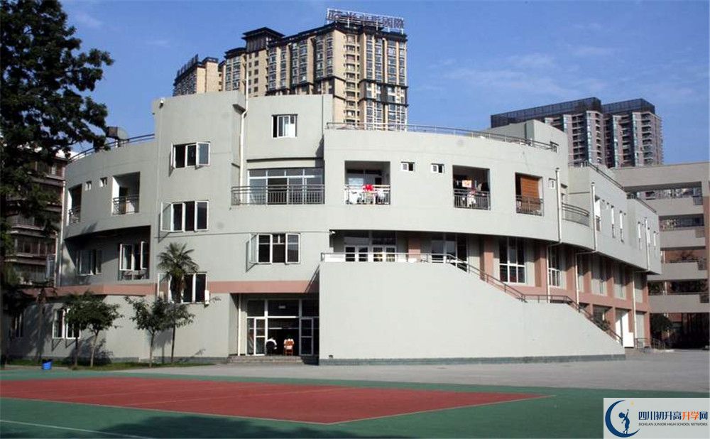 成都市鹽道街中學(xué)國際班費(fèi)用是多少？