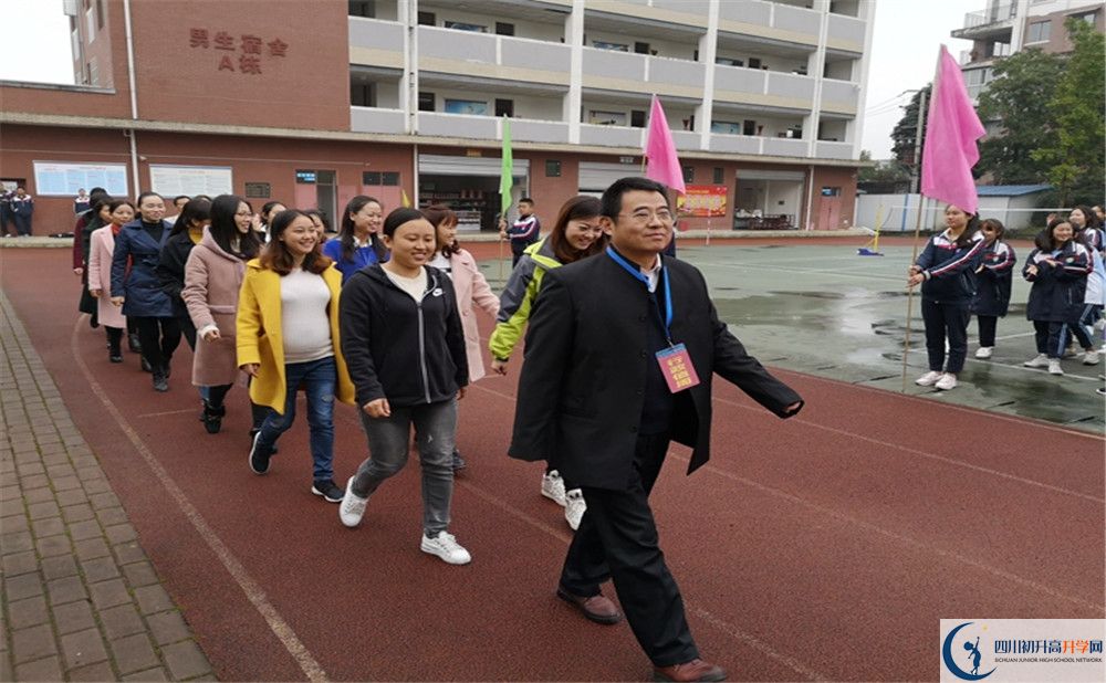 都江堰育才學(xué)校平行班與實(shí)驗(yàn)班差多少？