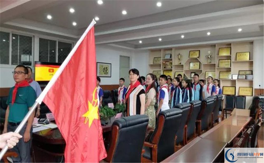 成都三十六中是重點(diǎn)中學(xué)嗎？