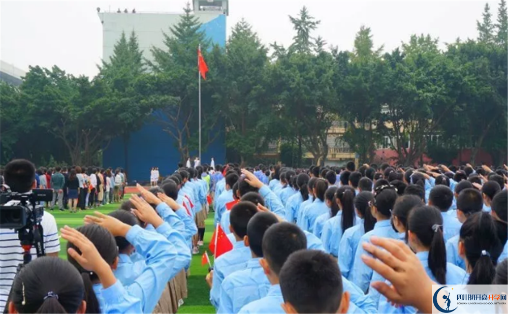 四川師范大學(xué)實(shí)驗(yàn)外國(guó)語(yǔ)學(xué)校實(shí)驗(yàn)班學(xué)費(fèi)貴嗎？