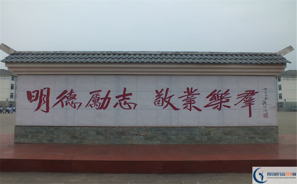 淮口中學(xué)是私立收費(fèi)嗎？