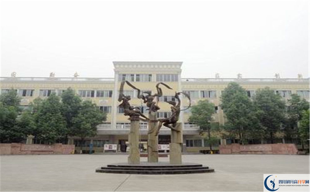 成都外國語學校實驗班學費貴嗎？