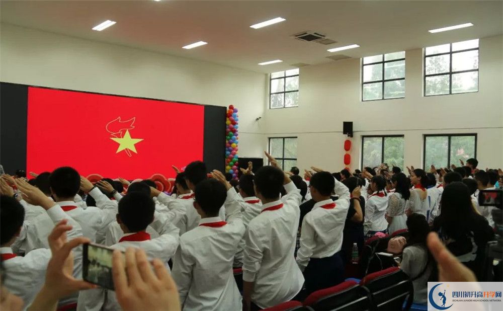 成都七中八一學(xué)校走讀生作息時(shí)間是多久？