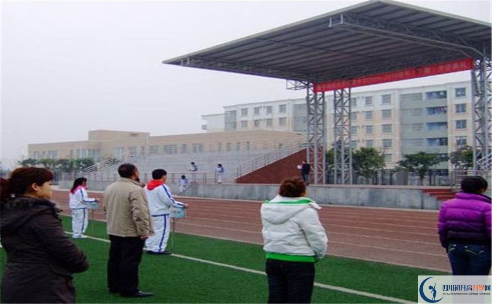 電子科技大學實驗中學在校學生總?cè)藬?shù)是多少？