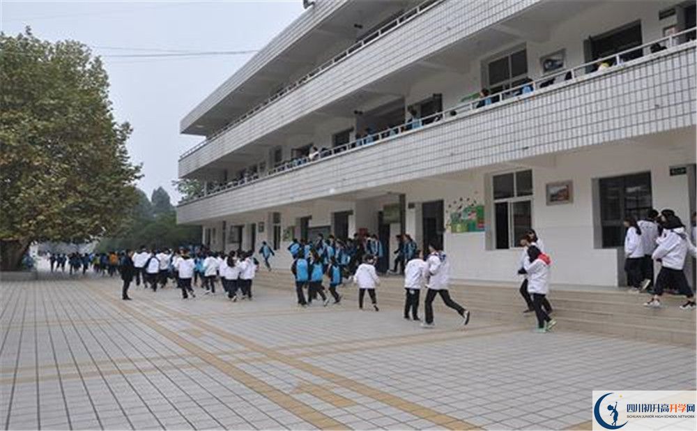 成都市太平中學在校學生總人數(shù)是多少？