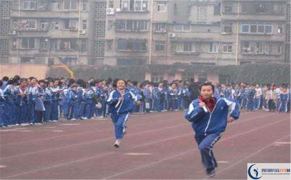 成都新世紀(jì)外國語學(xué)校在校學(xué)生總?cè)藬?shù)是多少？