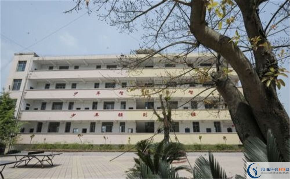 開江縣講治中學(xué)今年的學(xué)費怎么收取，是否變化？