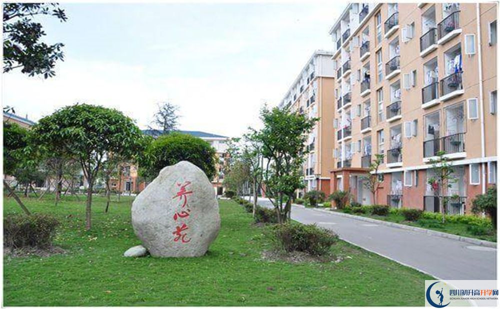 八一聚源高級(jí)中學(xué)學(xué)費(fèi)是多少錢(qián)？
