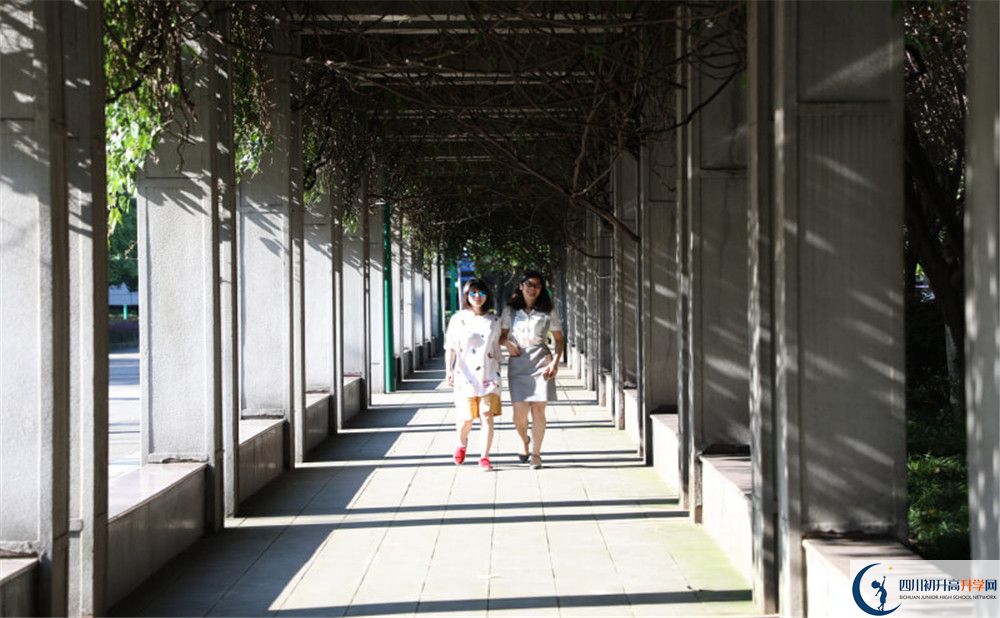 成都市龍泉中學(xué)2020年招生電話是多少？