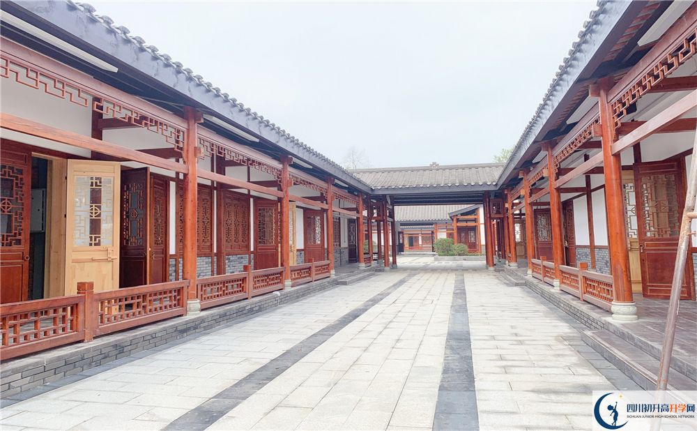 成都綿實外國語學(xué)校2020年學(xué)費(fèi)多少？