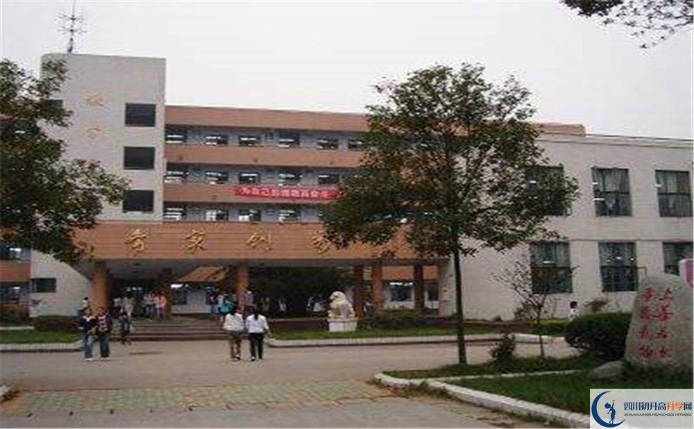 四川省彭州中學(xué)地址在什么地方？